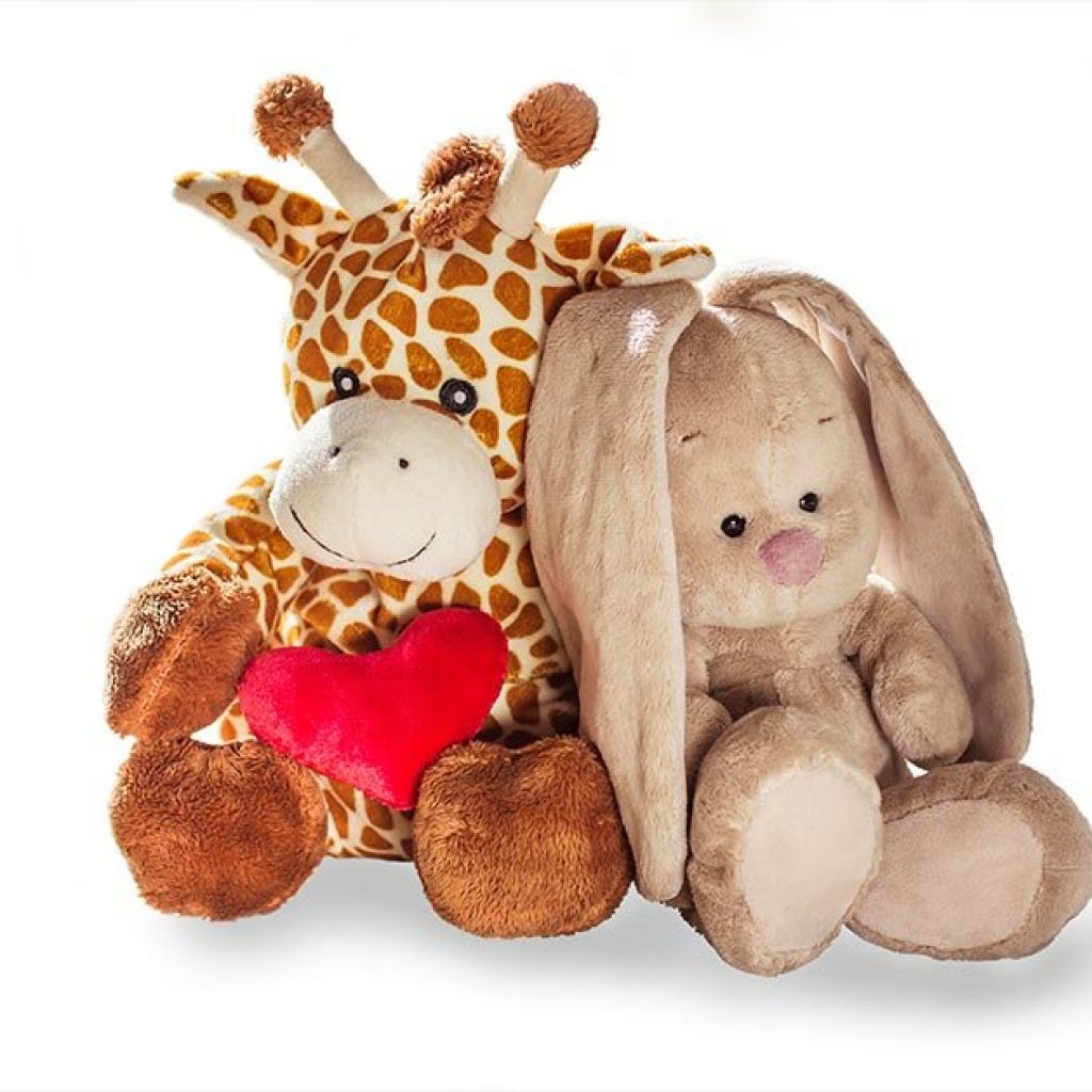 Pliusiniai žaislai – švelni ir saugi dovana kūdikiui, padedanti kurti emocinį ryšį, lavinti vaizduotę ir suteikianti vaikui jaukumo jausmą.